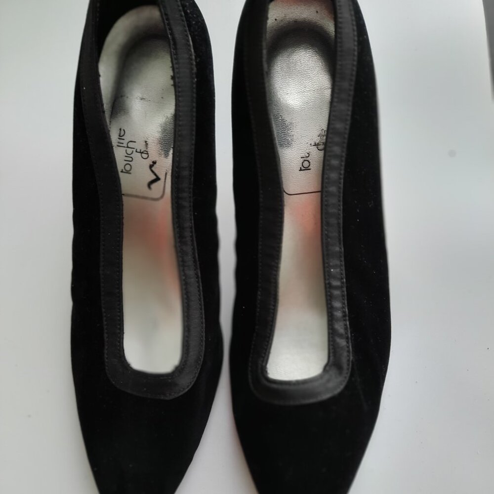 Black Women's Pointed-Toe Pumps